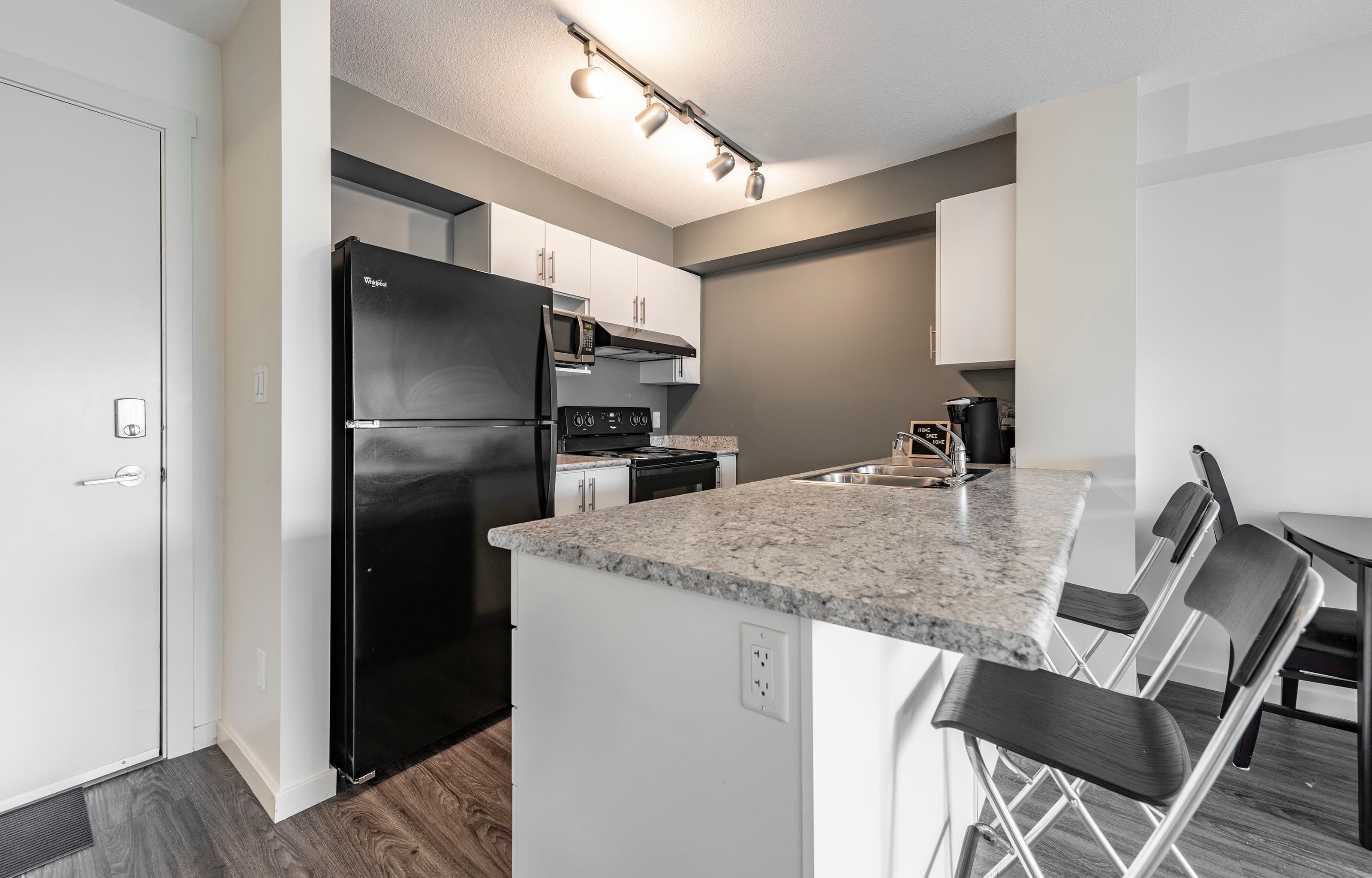1 Bed + 1 Bath